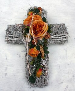 Grabschmuck Kreuz k&uuml;nstlich mit ocker Rose 42 cm