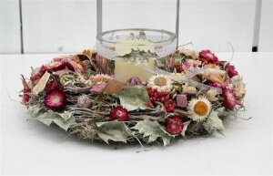 Tischdeko mit rosa Strohblumen und Windlicht 40 cm