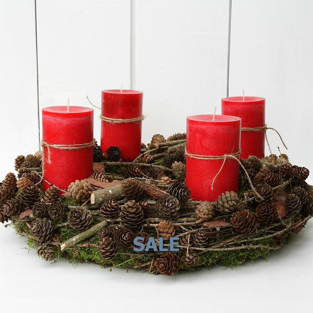 XXL Adventskranz mit L&auml;rchenzapfen und 4 roten Kerzen 52 cm