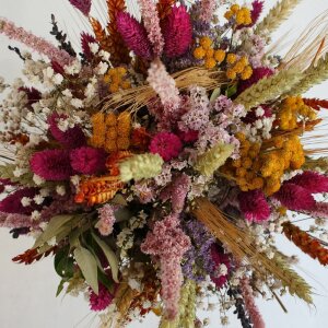 Handgefertigter Trockenblumenstrauß "Florale Symphonie" in Gelb und Rot - Eleganz für Hochzeiten
