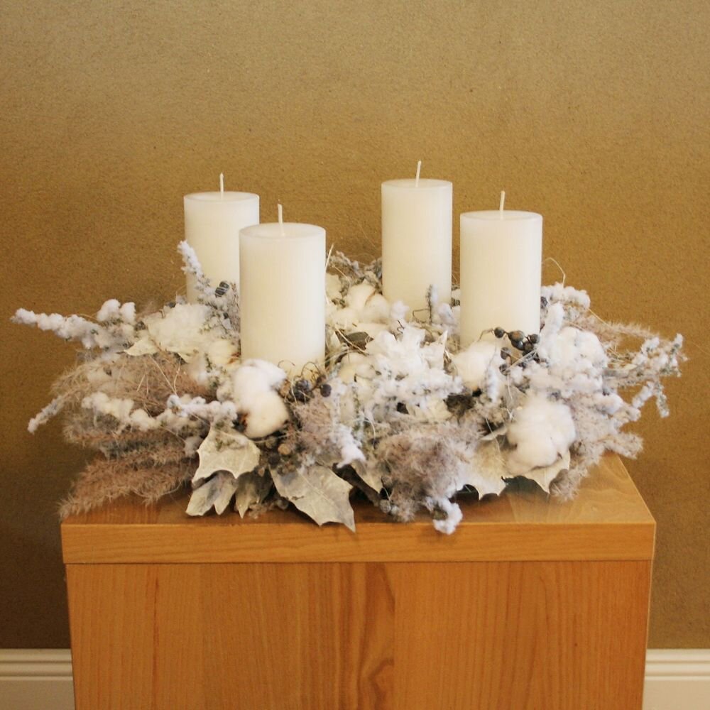 Eleganter Adventskranz mit 4 Kerzen – Naturmaterialien & Frostlook