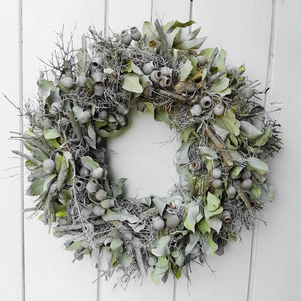 Türkranz XL mit getrocknetem Eukalyptus Bell Gum, Tillandsia und Hölzern