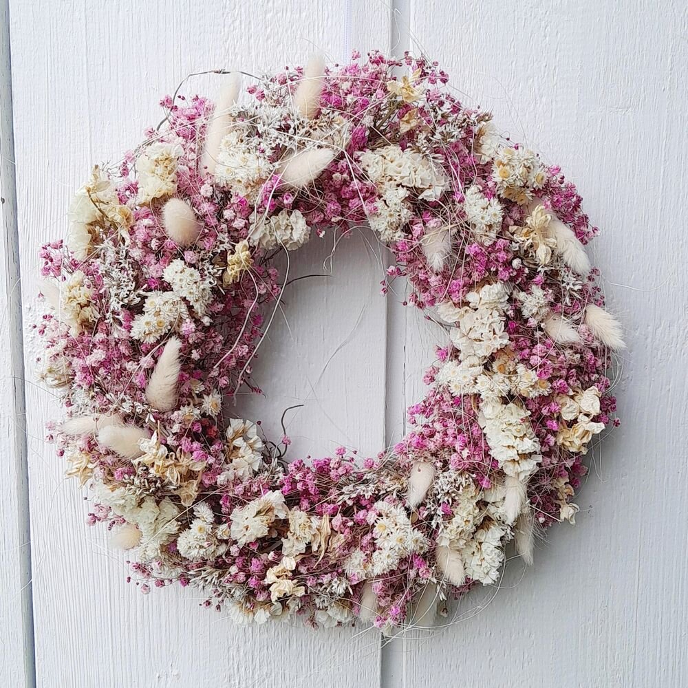 tuerkranz-mit-rosa-weissem-schleierkraut