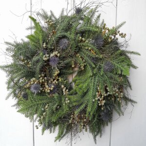 Herbstkranz frisch gebunden | Araukarienkranz mit Disteln...