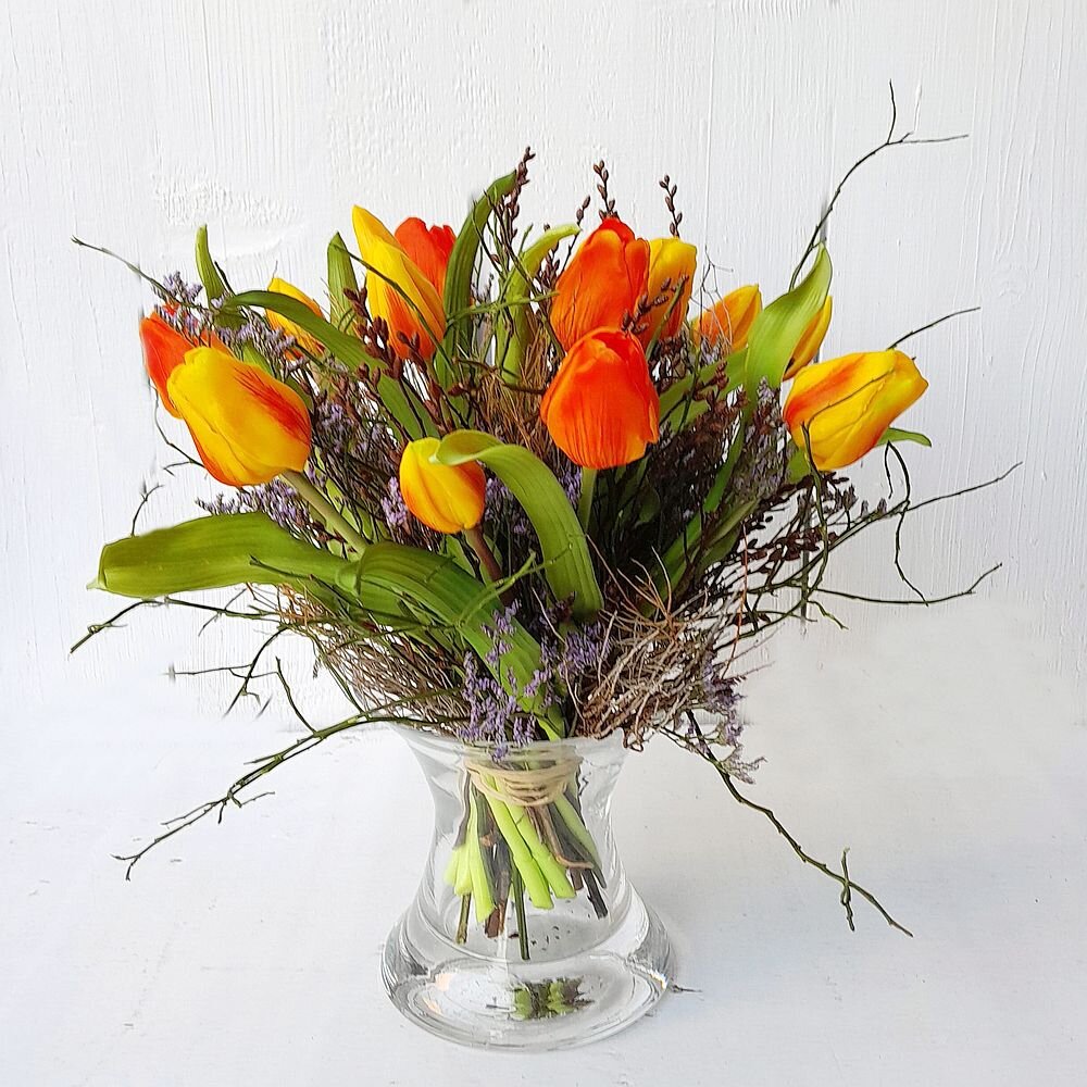 Künstlicher Frühlingsstrauß mit gelb-orange Tulpen – naturgetreu & locker gebunden