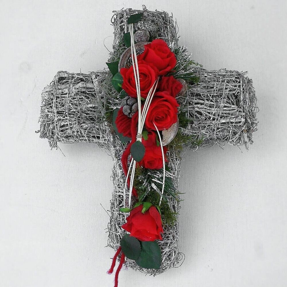 Grabschmuck Kreuz mit roten Rosen – Andenken im Shabby Chic Stil