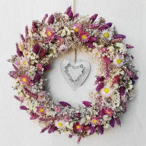 Türkranz aus getrockneten Blumen mit Metallherz...