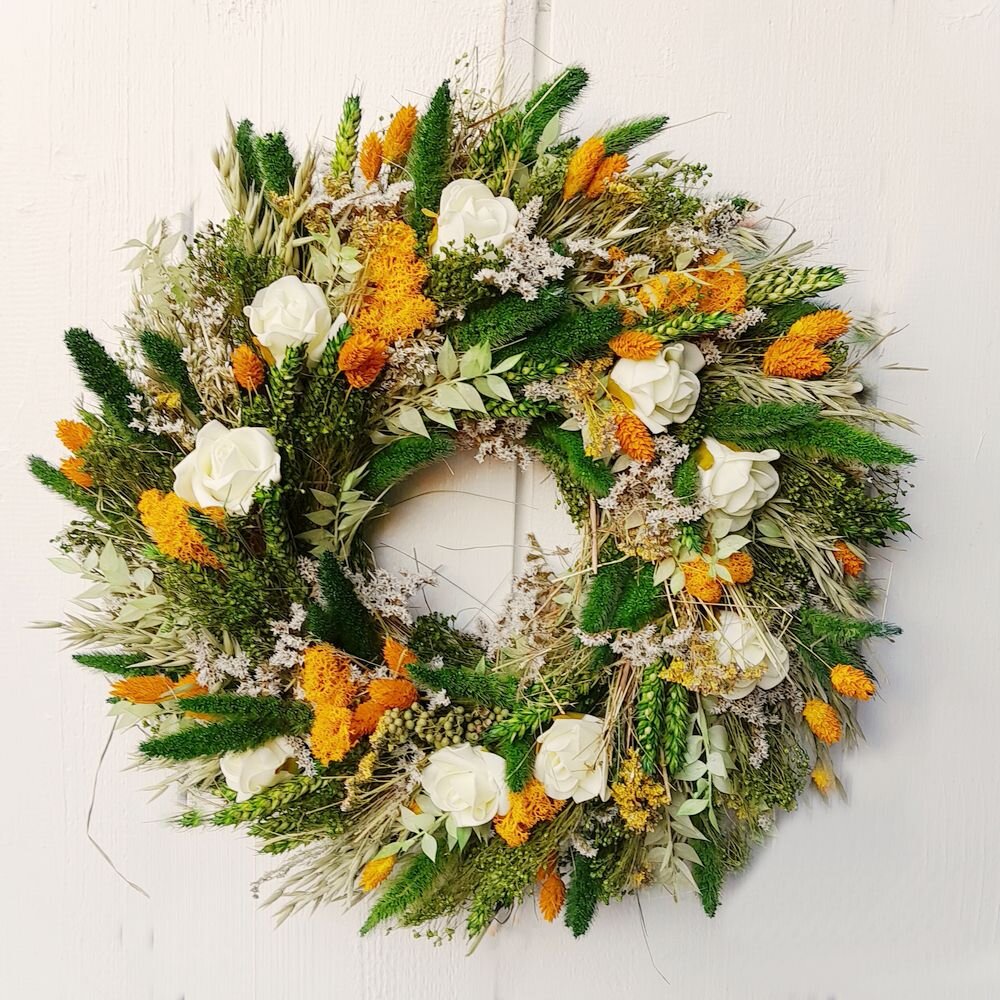 Türkranz "Sommergruß" mit weißen Schaumrosen und Naturmaterialien