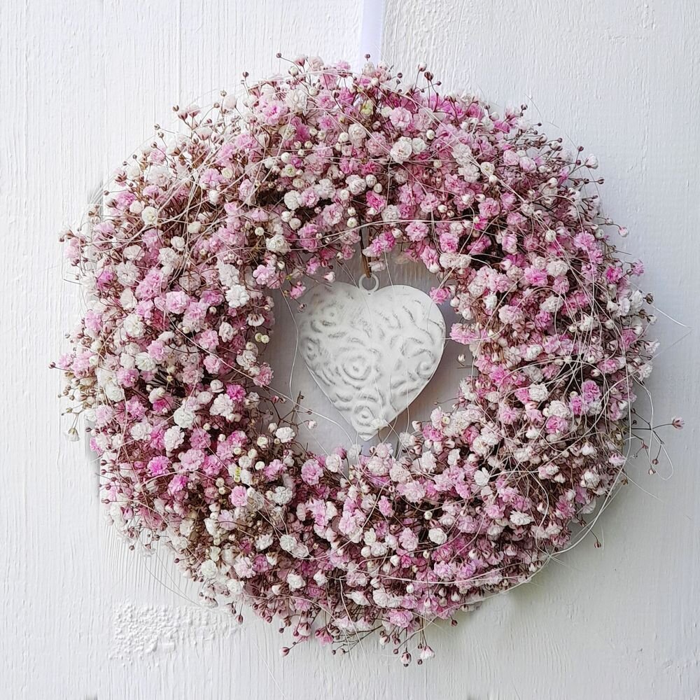 Türkranz aus frischem rosa-weißem Schleierkraut mit Metallherz