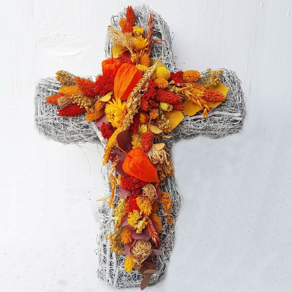Grabkreuz aus Trockenblumen  – Shabby Chic Grabschmuck in Gelb & Orange