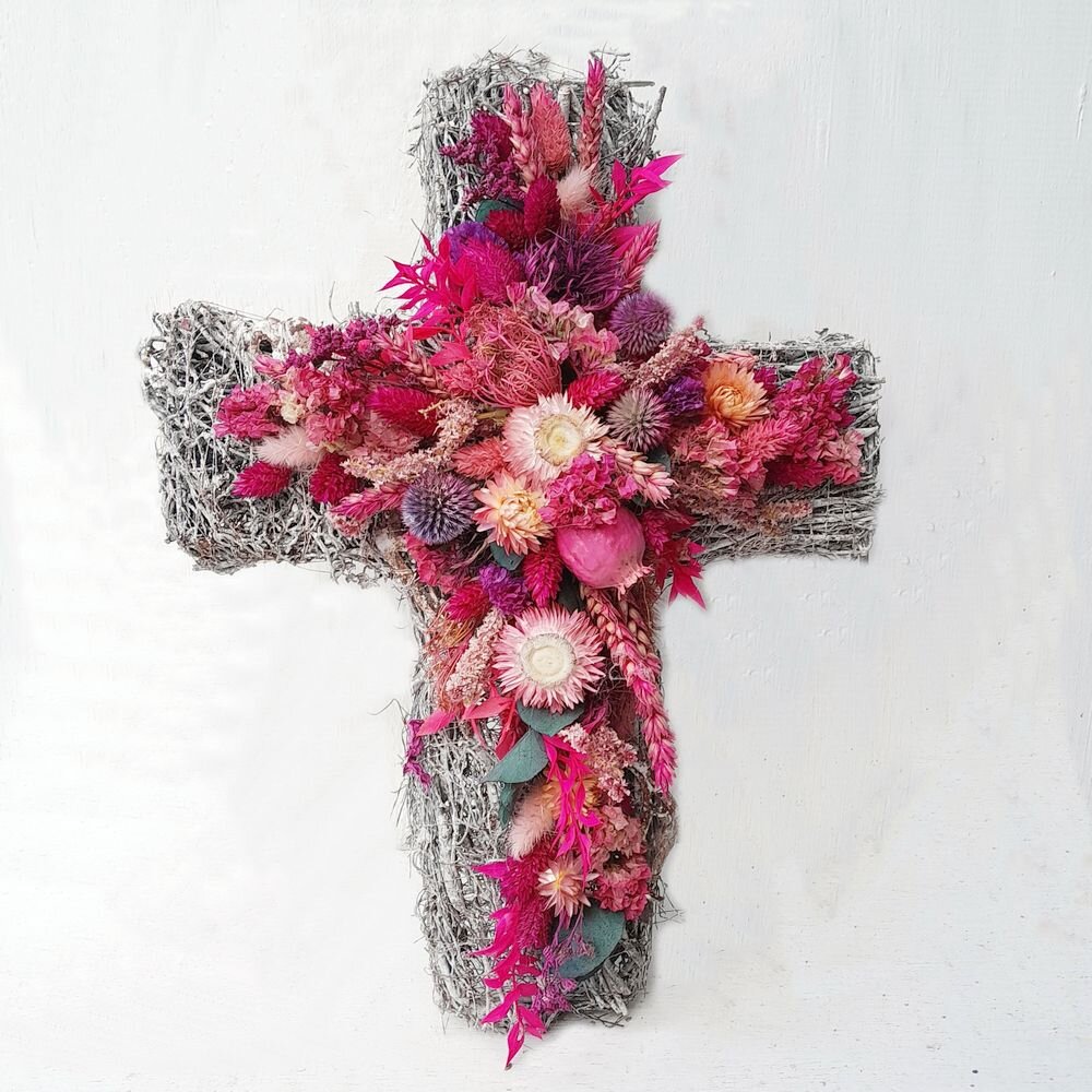 Trauerkreuz aus Trockenblumen Rosa & Pink – Grabdeko
 für Totensonntag