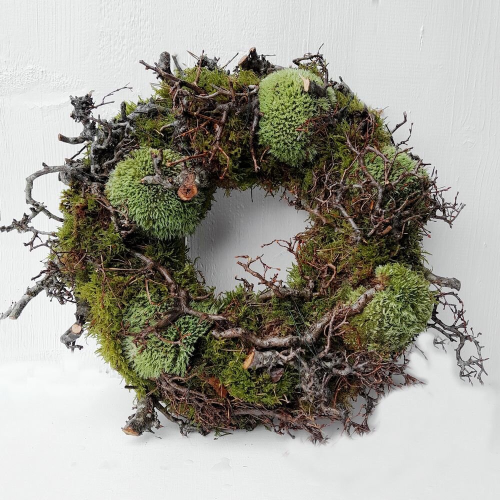 Naturkranz frisch aus Kugelmoos mit Hölzern – handgefertigt 39 cm