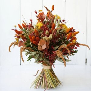 Trockenblumenstrauß Herbst in Gelb, Orange und Rot mit Pralinen