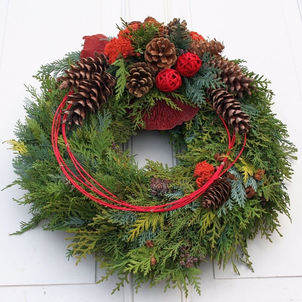Grabschmuck mit Zapfen und Koniferengrün – frisch gebunden 50 cm