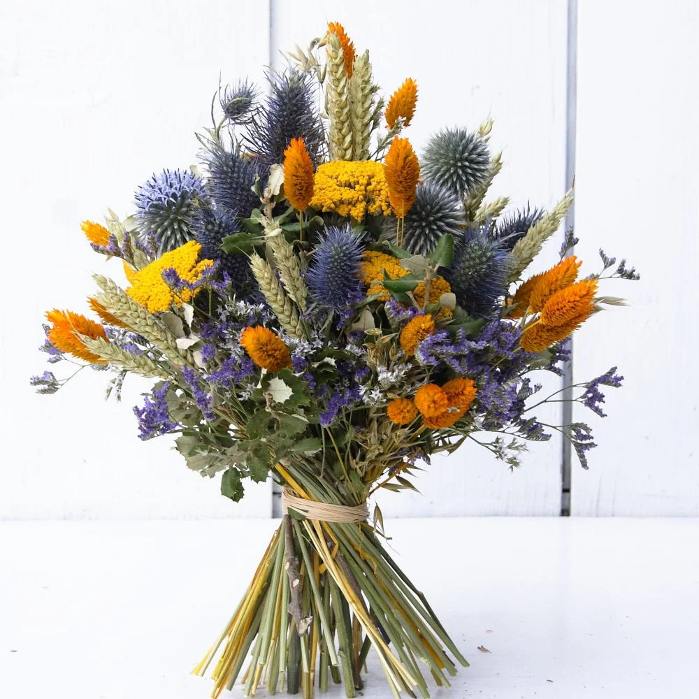 trockenblumenstrauss-blauer-disteltraum-blumenstrauss-mit-blauen-disteln